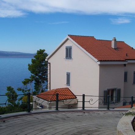 Renting a Home Vs. an Apartment