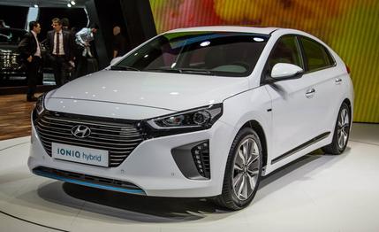 2017 Hyundai Ioniq Debuts All Three Versions of It