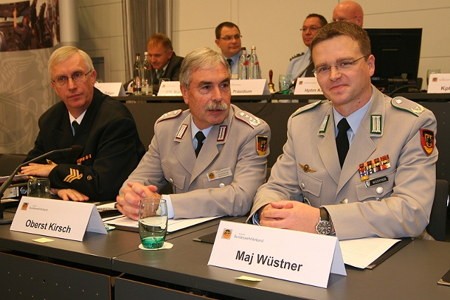 German Military Establishment Calls for Expanding Armed Forces