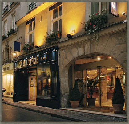 Finding a place (hotel or apartment) to stay in Paris, France