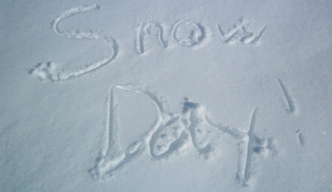 Snow Day: Chicago Winter Storm Dumps Twelve Inches Of Ice, Many Air Flights Cancelled