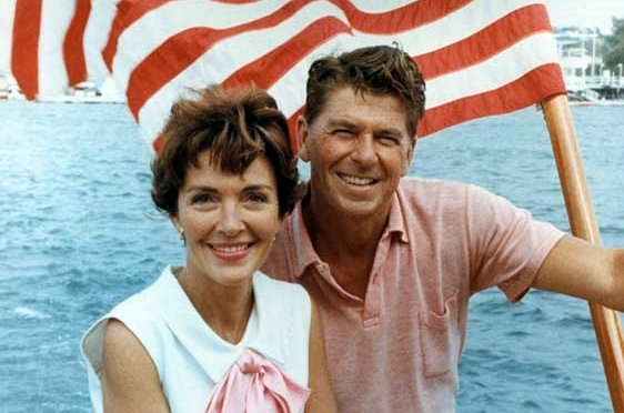 Former first lady Nancy Reagan dies